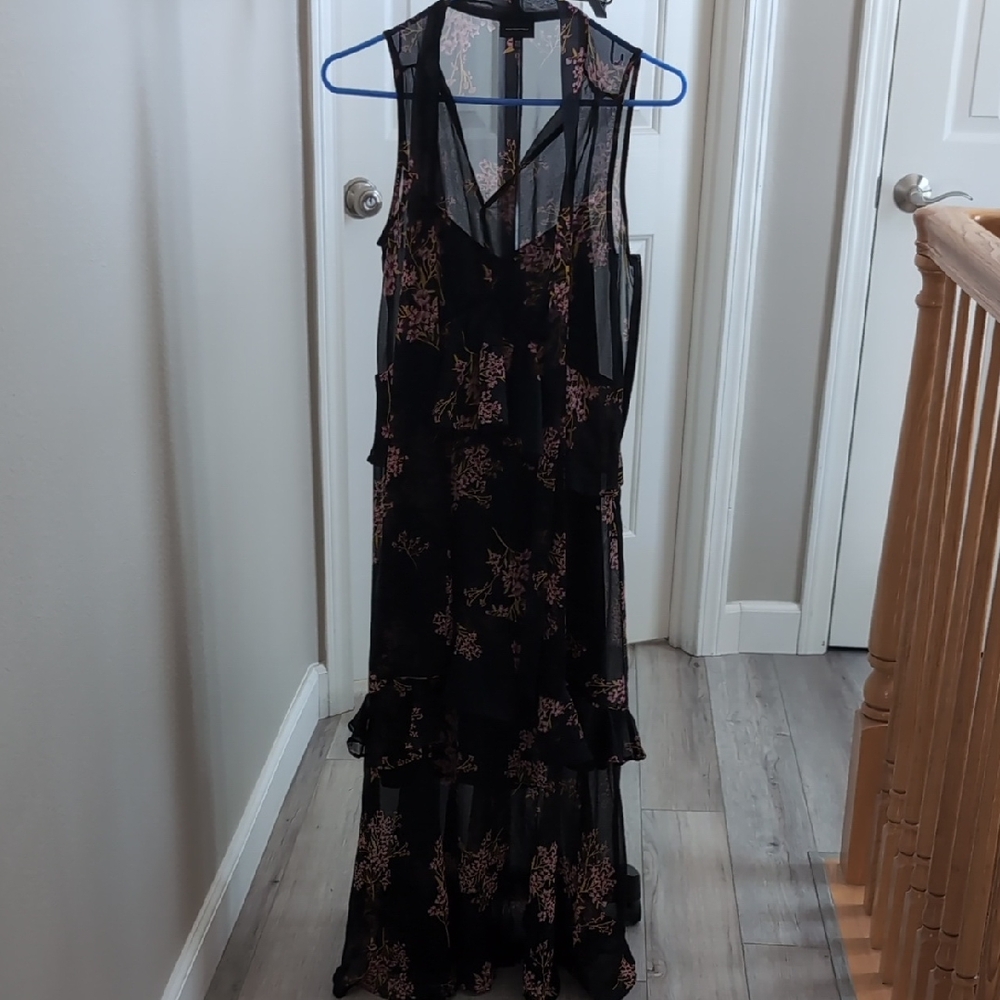 Who What Wear Black and Tan Sleeveless V-Neck Maxi Dress